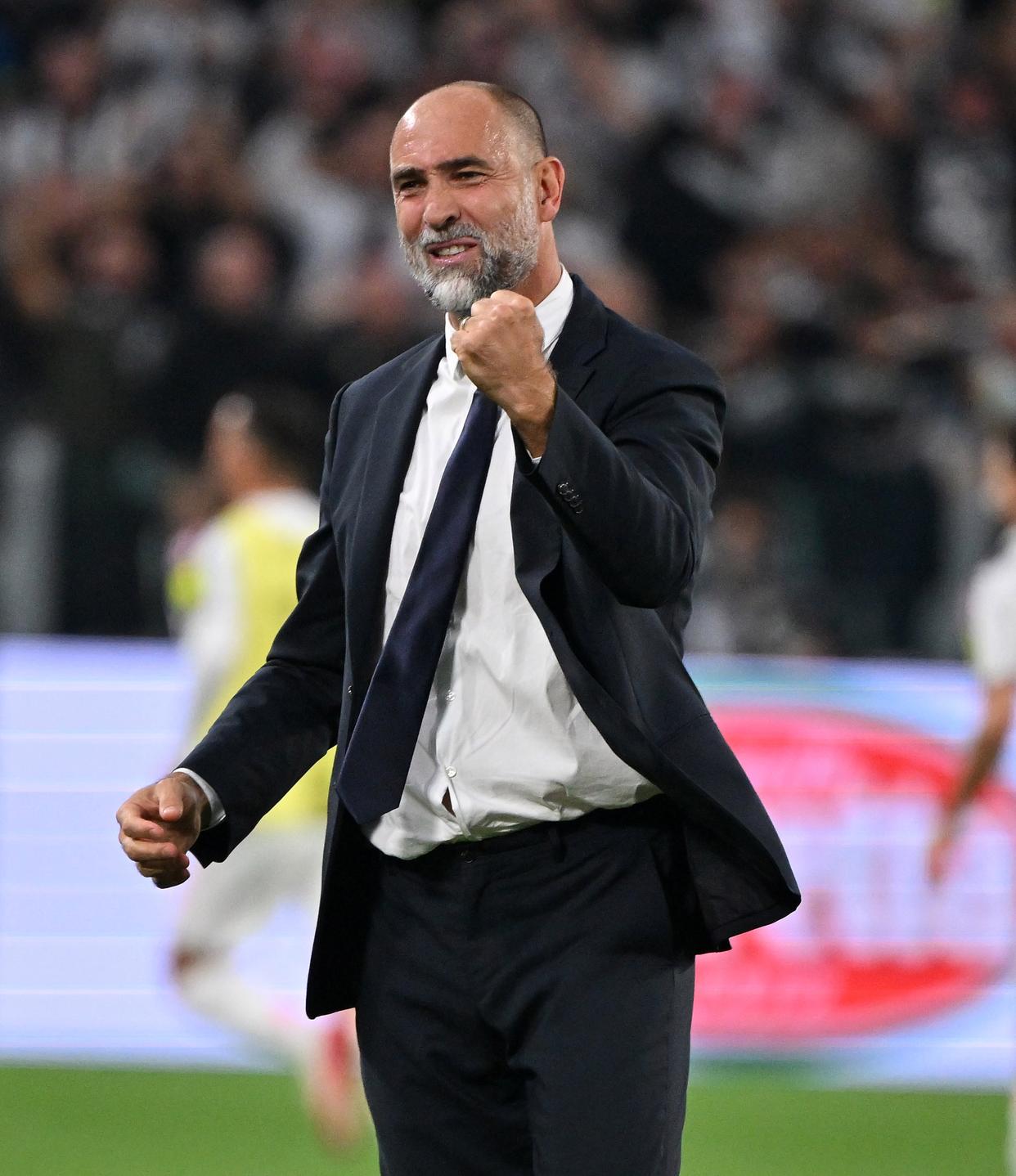 爱游戏正版平台-从今晨尤文图斯调整名单到国际米兰豪取连胜备战德国杯，浓眉哥与70激战老鹰分钟的简单介绍