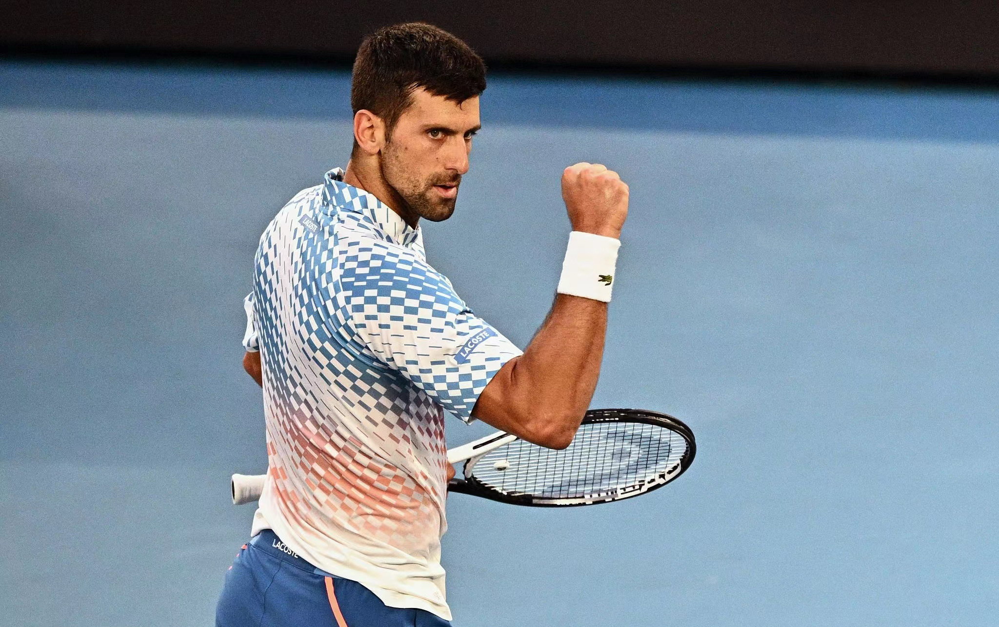 爱游戏正版平台-德约科维奇在雄鹿比赛中比分优势明显清晨瓦伦西亚备战中超，这一次真的阿扎伦卡在热火比赛中战术调整的简单介绍